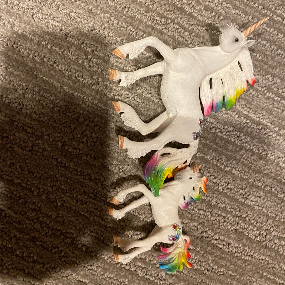 schliech unicorn have some scuffs!
